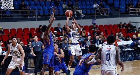 Magnolia Hotshots beat NLEX Road Warriors; Barroca shines .